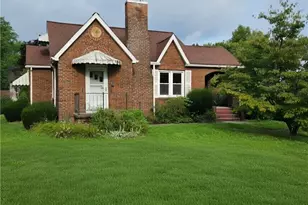42 S Crescent Ave, Hermitage, PA 16148 - Photo 1