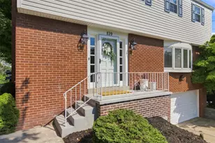 139 Maryland Dr, Scott Township, PA 15106 - Photo 5