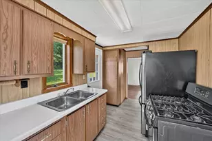 556 Thompson Ave, Clairton, PA 15025 - Photo 9