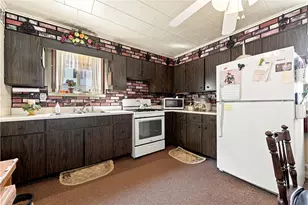 202 Lowell St, Vandergrift, PA 15690 - Photo 3