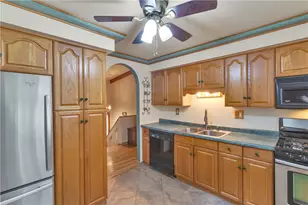 708 Regency Dr, Pittsburgh, PA 15239 - Photo 13