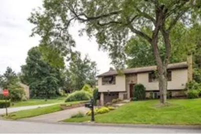 708 Regency Dr, Pittsburgh, PA 15239 - Photo 3