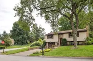 708 Regency Dr, Pittsburgh, PA 15239 - Photo 3