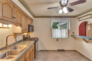 708 Regency Dr, Pittsburgh, PA 15239 - Photo 11