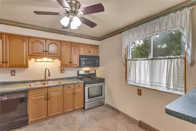 708 Regency Dr, Pittsburgh, PA 15239 - Photo 11
