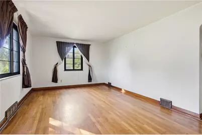 1045 Silver Ln, Robinson Twp, PA 15136 - Photo 11