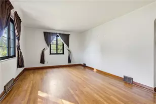 1045 Silver Ln, Robinson Twp, PA 15136 - Photo 11