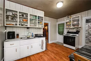 912 Herman Rd, Summit Township, PA 16002 - Photo 9