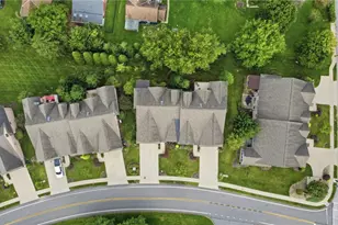 150 Green Commons Dr, Scott Township, PA 15243 - Photo 25