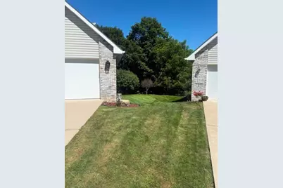 404 Country View Dr, Lower Burrell, PA 15068 - Photo 3