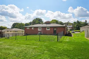 102 Manchester Dr, Hempfield Township, PA 15642 - Photo 25