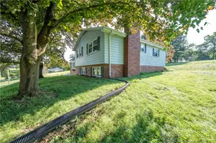 113 Sterling Run Rd, Hempfield Township, PA 15601 - Photo 3