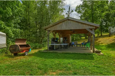 5937 Portersville Rd, Perry Township, PA 16051 - Photo 11