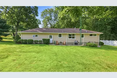 3595 Ridgewood Dr, Hermitage, PA 16148 - Photo 3