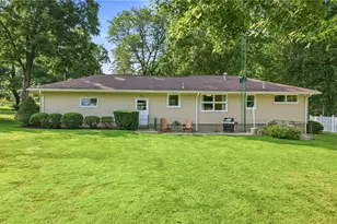 3595 Ridgewood Dr, Hermitage, PA 16148 - Photo 3