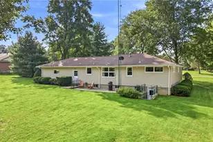 3595 Ridgewood Dr, Hermitage, PA 16148 - Photo 5
