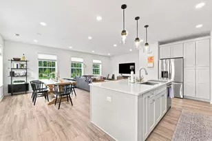 907 Vaughn Ln, Cranberry Township, PA 16066 - Photo 5