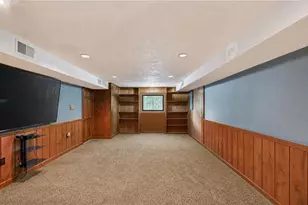 326 Highland Pines Dr, Ross Twp, PA 15237 - Photo 9