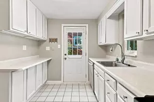 60 Iroquois Dr, Pittsburgh, PA 15228 - Photo 11