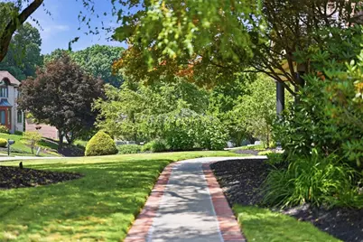 122 Radcliff Drive, Ross Twp, PA 15237 - Photo 3