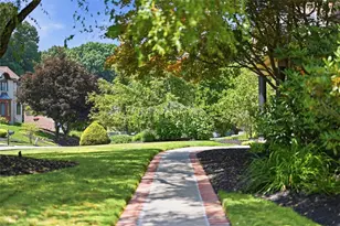 122 Radcliff Dr, Ross Twp, PA 15237 - Photo 3