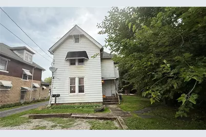 886 N Sharpsville Ave, Sharon, PA 16146 - Photo 1