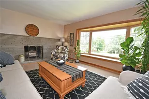 4636 Meadowgreen Dr, Pittsburgh, PA 15236 - Photo 5