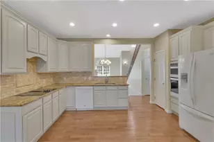 1141 Linden Vue Dr, North Strabane, PA 15317 - Photo 9