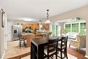 1033 Robinwood Dr, South Park, PA 15129 - Photo 5