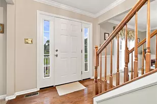 1033 Robinwood Dr, South Park, PA 15129 - Photo 3