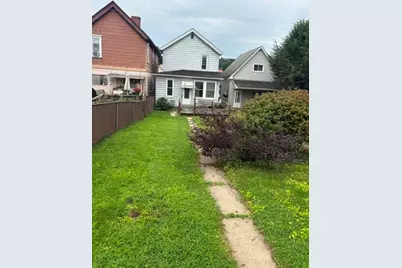 526 Longfellow St, Vandergrift, PA 15690 - Photo 3