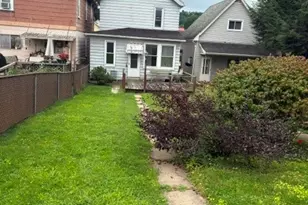 526 Longfellow St, Vandergrift, PA 15690 - Photo 3