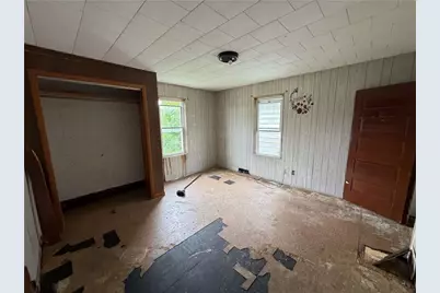 360 Mitchell Ave, Clairton, PA 15025 - Photo 9