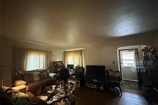 2197 Village Dr, Pittsburgh, PA 15221 - Photo 9