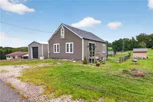 424 Pershing Ave, Houston, PA 15342 - Photo 1