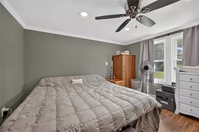 424 Pershing Ave, Houston, PA 15342 - Photo 17