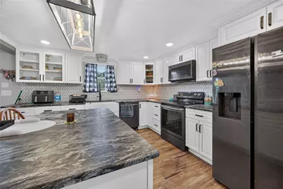424 Pershing Ave, Houston, PA 15342 - Photo 13