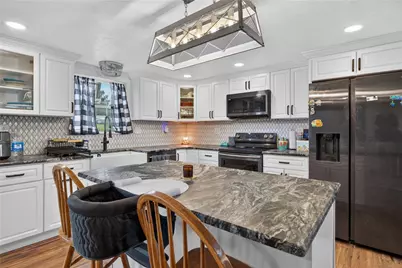 424 Pershing Ave, Houston, PA 15342 - Photo 11