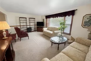 2 Meadow Dr, Greensburg, PA 15601 - Photo 3
