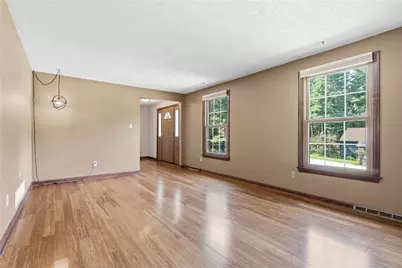 4650 Hidden Pond Dr, Hampton, PA 15101 - Photo 9
