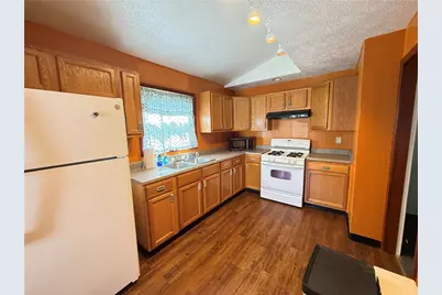 114 15th St, Vandergrift, PA 15690 - Photo 5