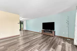 628 Ray Dr, Carnegie, PA 15106 - Photo 9