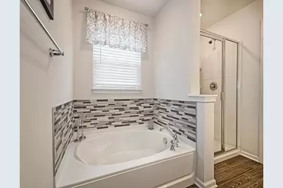 2003 Pointe View Dr, Adams Township, PA 16046 - Photo 17