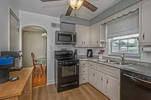 200 Davies St, Lower Burrell, PA 15068 - Photo 9