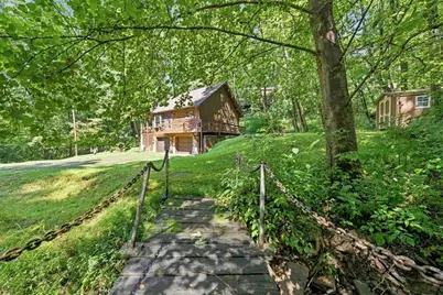 107 N Locust St, Hempfield Township, PA 15644 - Photo 5
