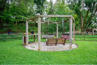 1112 Logan Rd, Bethel Park, PA 15102 - Photo 35