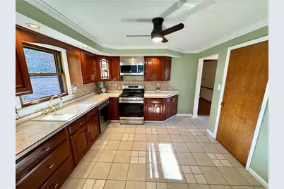 1024 Surrey Woods Rd, Bethel Park, PA 15102 - Photo 13