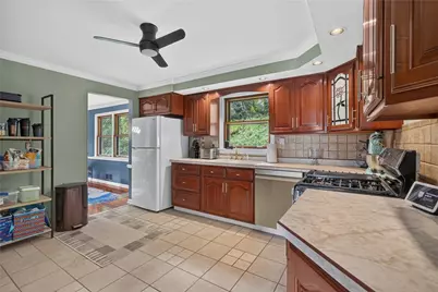 1024 Surrey Woods Rd, Bethel Park, PA 15102 - Photo 11