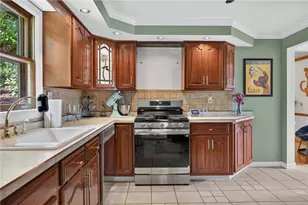 1024 Surrey Woods Rd, Bethel Park, PA 15102 - Photo 13