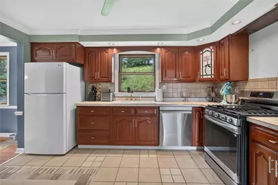 1024 Surrey Woods Rd, Bethel Park, PA 15102 - Photo 13